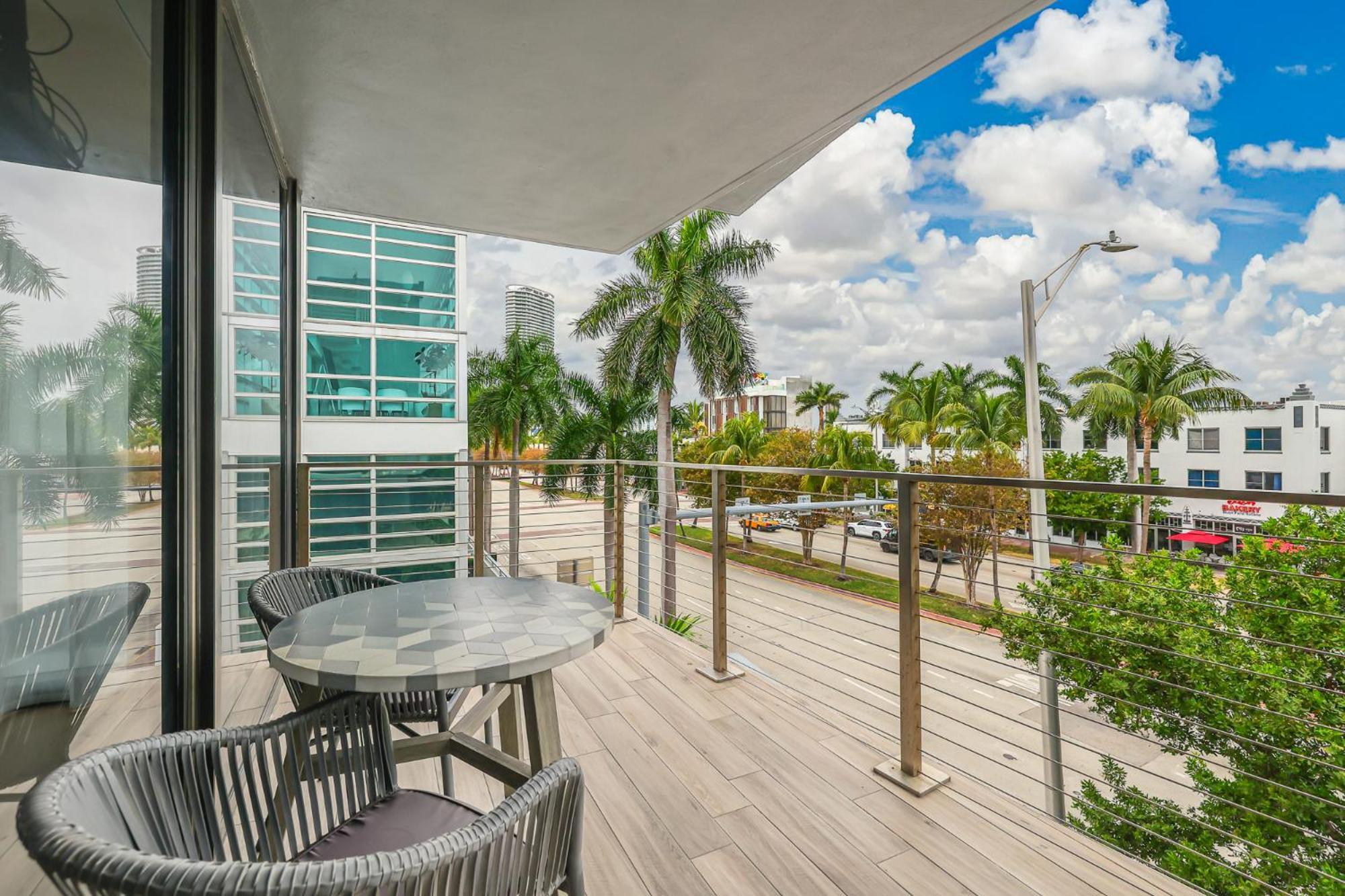 The March Hotel Miami Beach Exterior photo